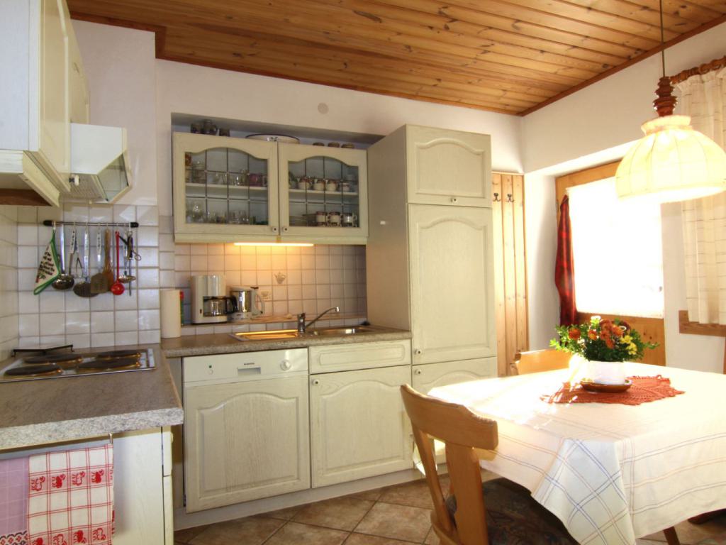 Die Küche in der Ferienwohnung II im Haus Lohner in Marktschellenberg